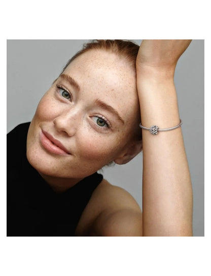 Charm Fleur Ajourée En Perles