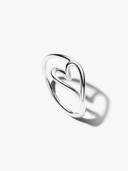 Bague en forme de cœur aux formes organiques