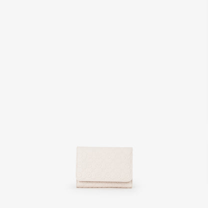 Portemonnaie femme cuir écru motif monogramme embossé