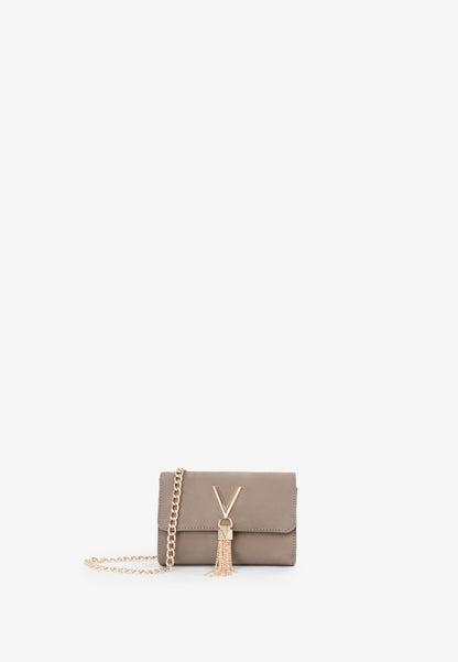 Sac bandoulière femme taupe chaîne dorée breloque V