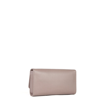 Sac pochette femme taupe chaîne dorée avec breloque