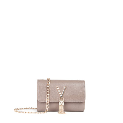 Sac femme taupe cuir grainé chaîne dorée pompon