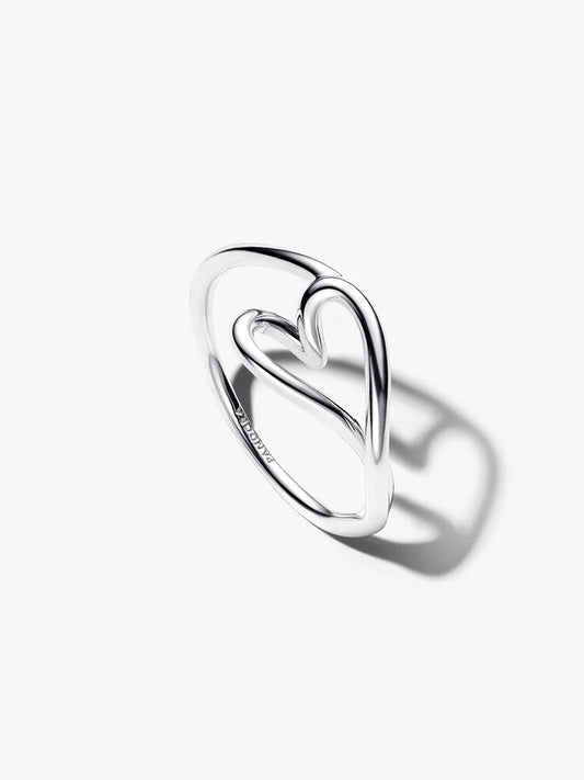 Bague en forme de cœur aux formes organiques