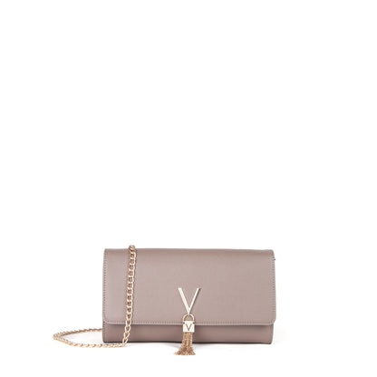 Sac pochette femme taupe chaîne dorée avec breloque